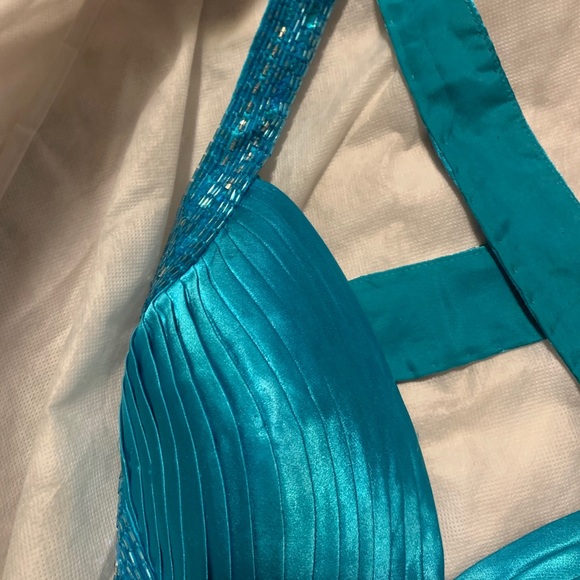 Prom dress - Picture 2 of 7